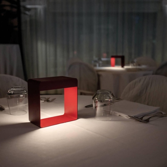 Lampada da tavolo rossa dama linea light led 3000k portatile