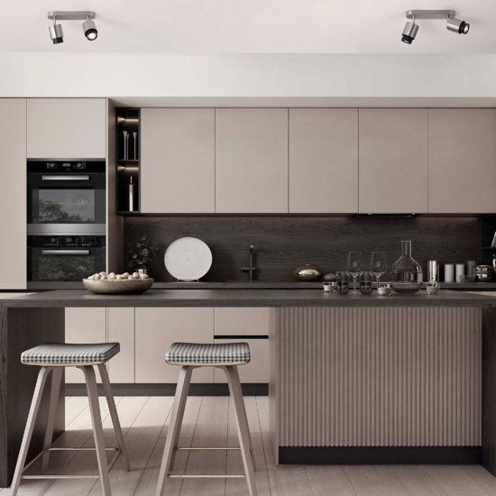 Plafoniera con 2 faretti per cucina moderna