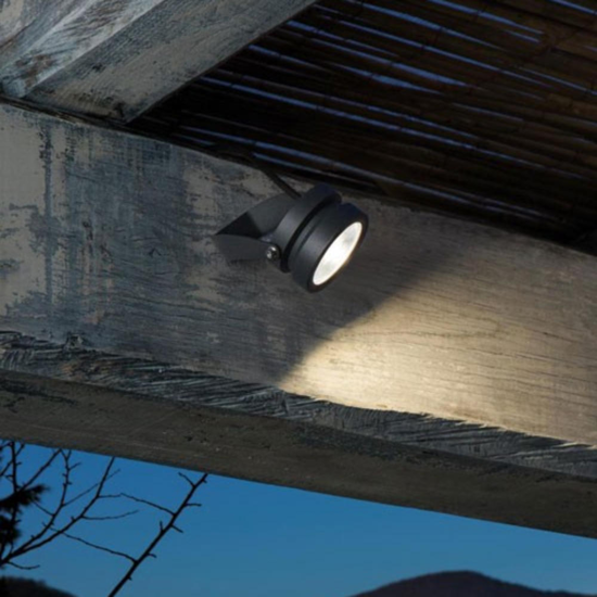 Faretto da esterno nero con picchetto orientabile led 9w 3000k ottica 12