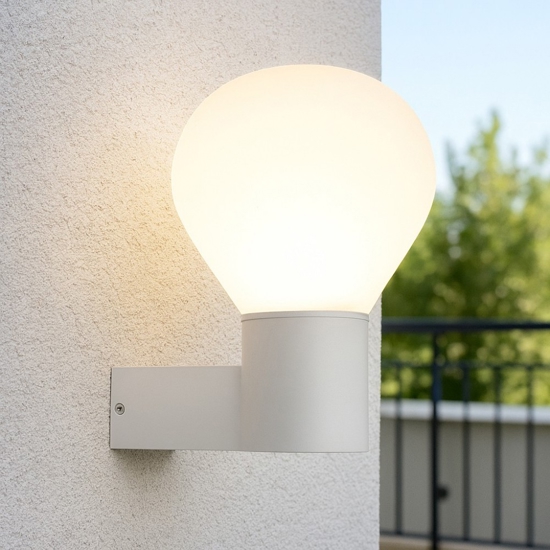 Applique per esterno terrazza moderna sfera bianca