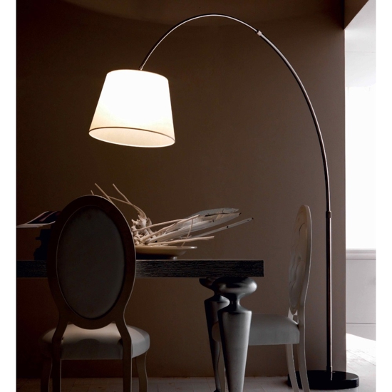 Lampada ad arco marmo nero paralume pergamena