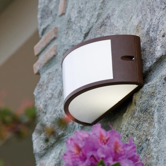 Applique da esterno moderno curvo marrone corten