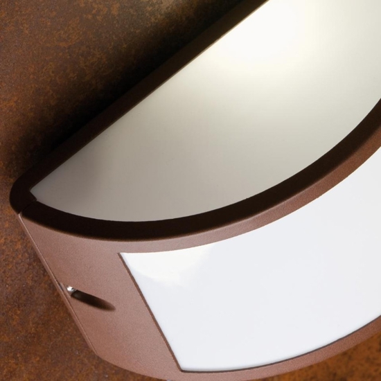 Applique da esterno moderno curvo marrone corten