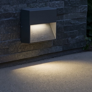 Segnapasso a parete led per esterni ideal lux down antracite ip44 quadrato senza incasso