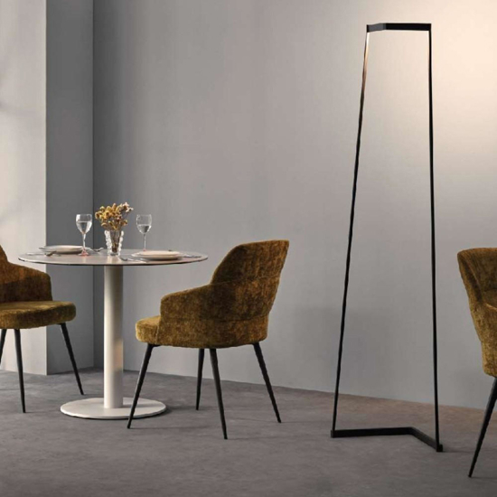 Piantana da terra design squadrato nero led 3000w dimmerabile