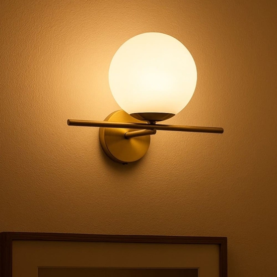 Jugen miloox applique da interno oro sfera vetro bianco