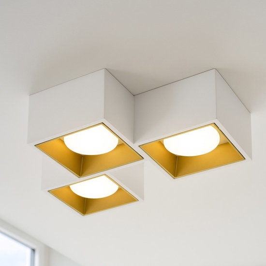 Plafoniera moderna in gesso bianco dettagli oro sforzin nasso