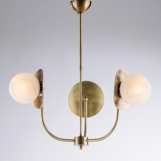 Lampadario oro ottone sfere vetro bianco
