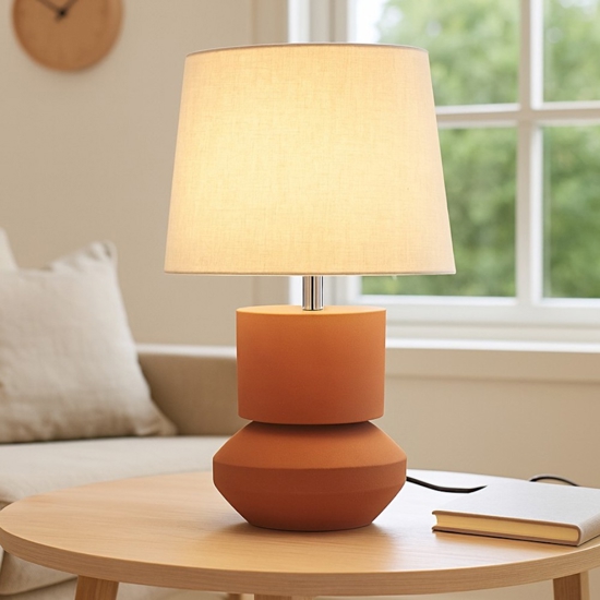 Lampada da tavolo con paralume in tessuto
