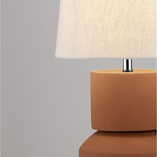 Lampada da tavolo con paralume in tessuto