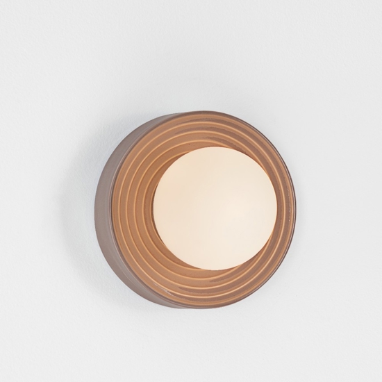 Applique da bagno circolare ip44 in porcellana e vetro opalino