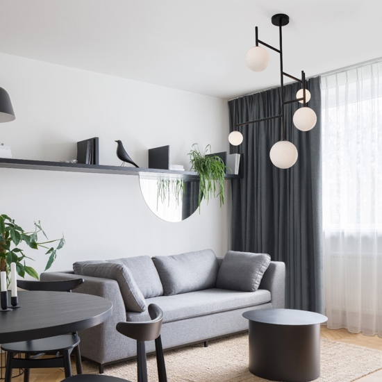 Lampadario verticale sfere vetro design nero per soggiorno