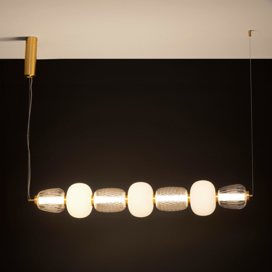 Lampadario oro stile contemporaneo per soggiorno