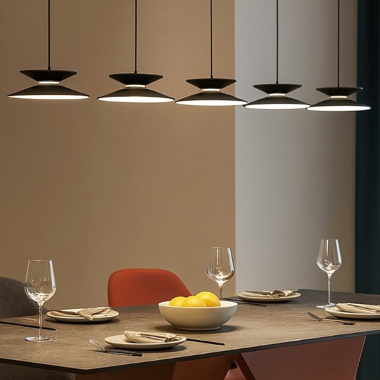 Lampadario per illuminare tavolo da soggiorno nero oro moderno