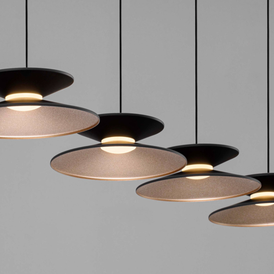 Lampadario per illuminare tavolo da soggiorno nero oro moderno