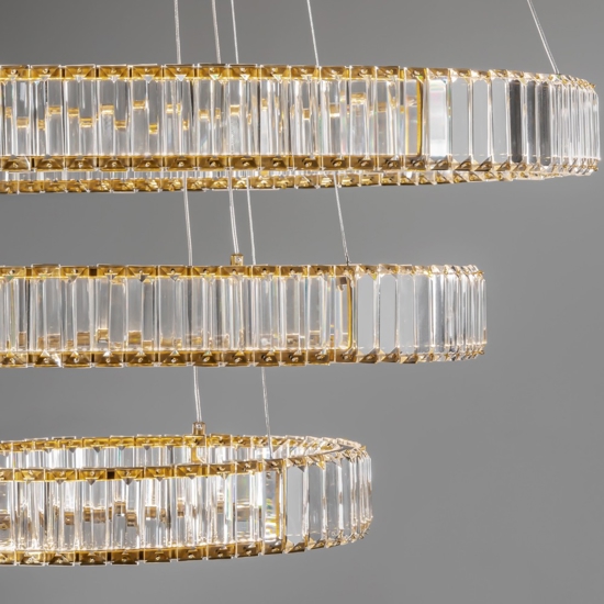 Lampadario cerchi di cristallo per salone stile contemporaneo