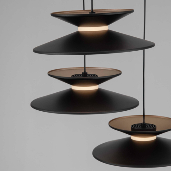 Lampadario design con pendenti nero oro per da pranzo moderna
