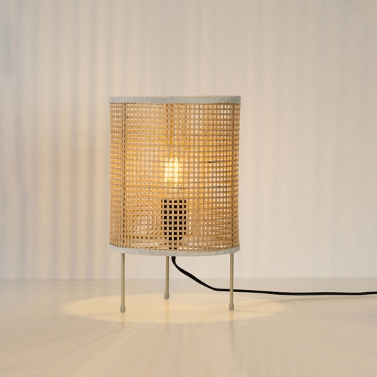 Lampada da tavolo cilindrica in rattan intrecciato