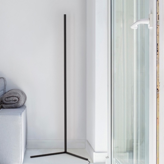 Lampada da terra nera moderna led 18w 3000k dimmerabile