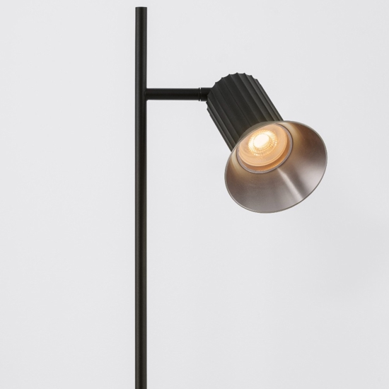 Lampada da tavolo nera orientabile minimal