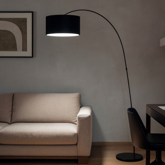 Piantana arco moderna nera diffusore rotondo