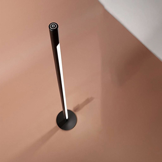 Piantana moderna da terra perenz stick nera led 3000k dimmerabile
