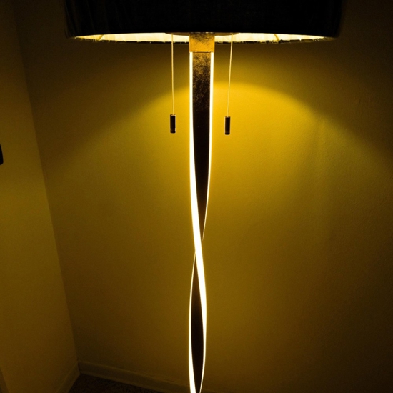 Lampada da terra led 3000k foglia oro paralume nero
