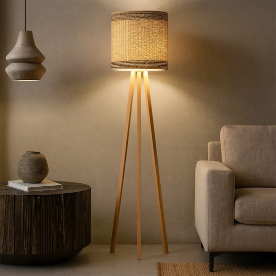 Lampada da terra rustica con paralume intrecciato
