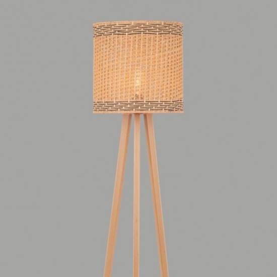 Lampada da terra rustica con paralume intrecciato