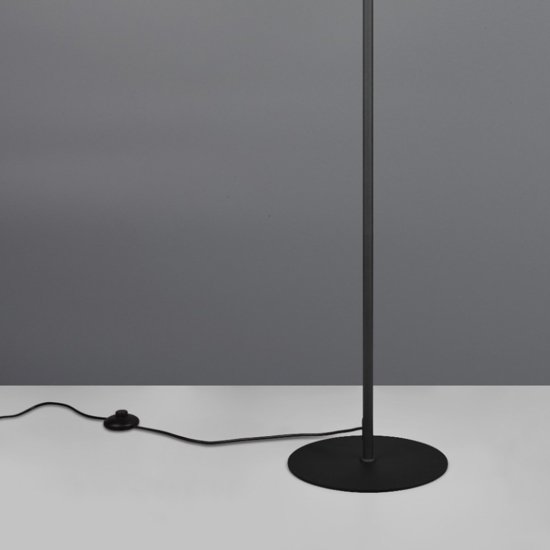 Lampada da terra moderna nera per camera da letto