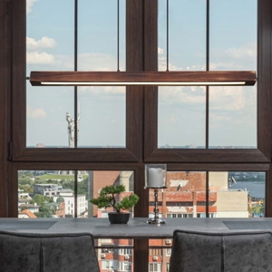 Lampadario di legno per tavolo in cucina