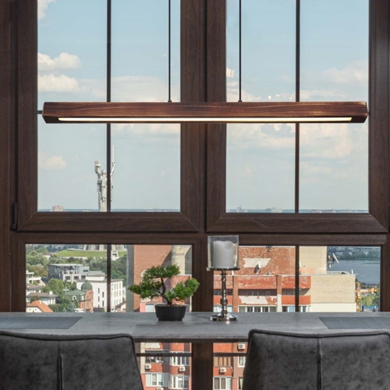 Lampadario di legno per tavolo in cucina