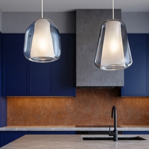 Visualizza i dettagli per Lampadario con decentramento vetri blu fume per cucina Lampadario con decentramento vetri blu fume per cucina