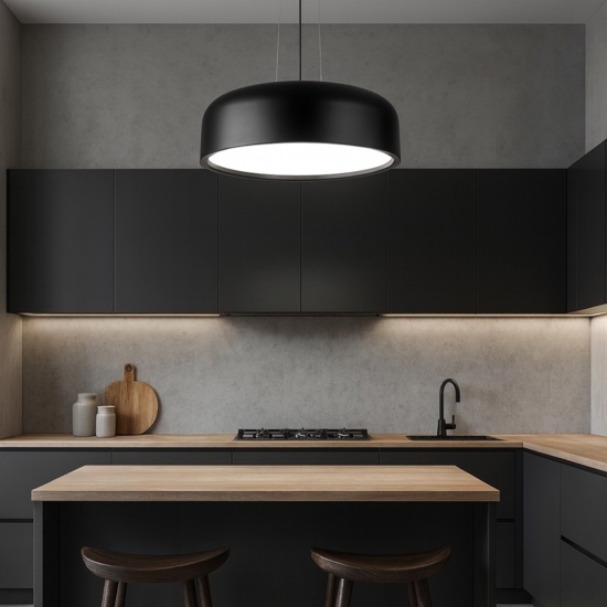 Lampadario cupola nera per tavolo cucina moderna