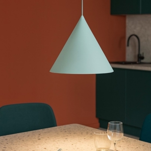 Lampadario cono colore menta per cucina moderna