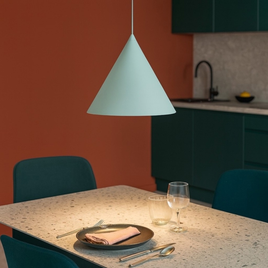 Lampadario cono colore menta per cucina moderna