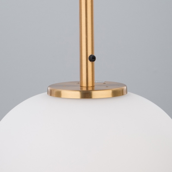 Lampada a sospensione oro ottone vetro bianco