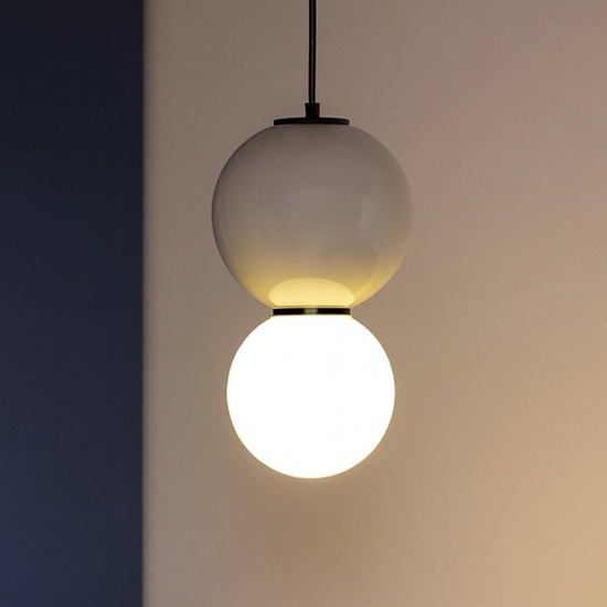 Lampada a sospensione in porcellana e vetro opalino diametro 18cm led 3000k