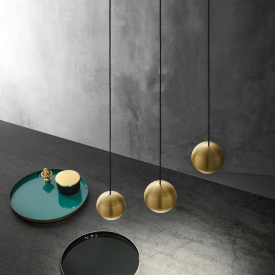 Lampada sfera a sospensione oro satinato da incasso led 3000k gea luce guya Lampada sfera a sospensione oro satinato da incasso led 3000k gea luce guya