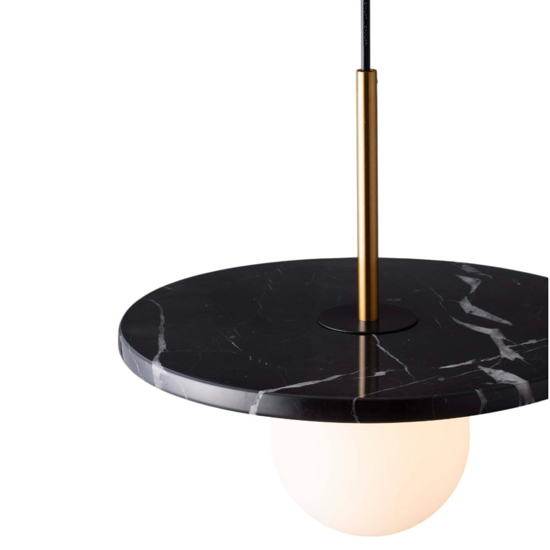 Lampada a sospensione dor disco marmo nero con sfera di vetro Lampada a sospensione dor disco marmo nero con sfera di vetro