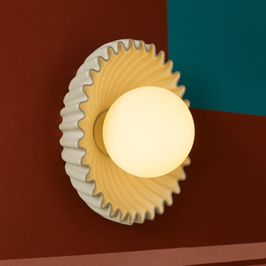 Applique da parete effetto conchiglia crema ceramica Applique da parete effetto conchiglia crema ceramica