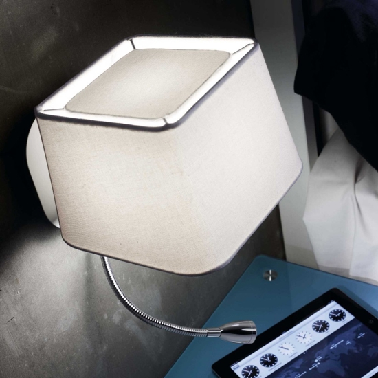 Applique camera da letto bianco moderno per comodino