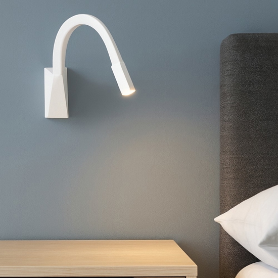 Applique led 2w 3000k orientabile linea light snake w3 per camera da letto