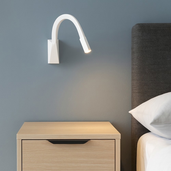 Applique led 2w 3000k orientabile linea light snake w3 per camera da letto