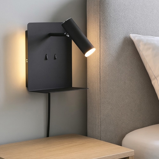 Applique da comodino nero con mensola interruttore cavo spina Applique da comodino nero con mensola interruttore cavo spina