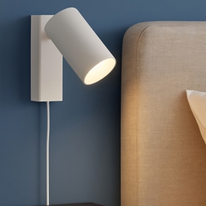 Applique bianco luce orientabile con spina e interruttore per comodino