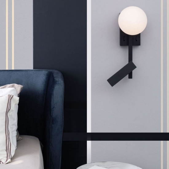 Applique da comodino orientabile nero per camera da letto moderna