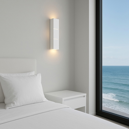 Applique per comodino camera da letto bianca due luci orientabili Applique per comodino camera da letto bianca due luci orientabili