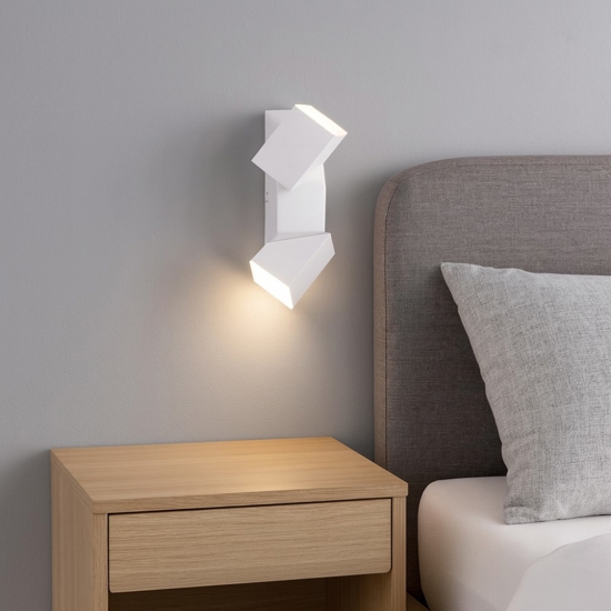 Applique per comodino camera da letto bianca due luci orientabili Applique per comodino camera da letto bianca due luci orientabili