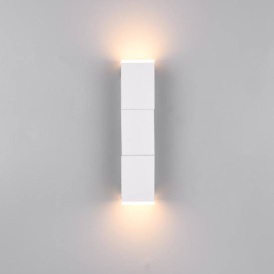 Applique per comodino camera da letto bianca due luci orientabili Applique per comodino camera da letto bianca due luci orientabili